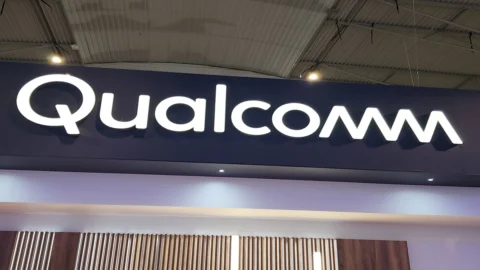 Qualcomm, nuovo chip per Pc con IA integrata a meno di mille euro: è sfida a Intel e Amd