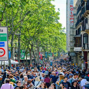 Spagna: nuove regole per i turisti al via dal 1° ottobre. Ecco le novità contro l’overtourism