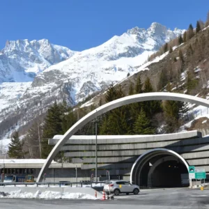 Il traforo del Monte Bianco chiude fino al 16 dicembre: interventi per 50 milioni di euro