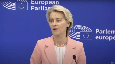 Von der Leyen presenta la nuova Commissione Ue: ecco nomi e deleghe. Fitto vicepresidente