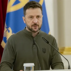 Zelensky ammette: “Non abbiamo le forze per riconquistare Crimea e Donbass”. La tregua in Ucraina è più vicina?