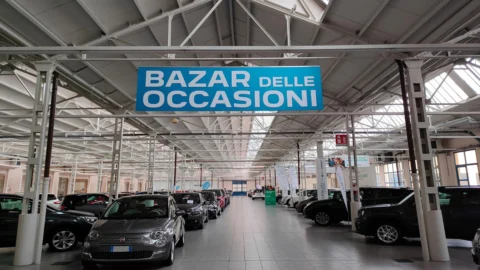 Auto elettriche? Gli italiani preferiscono le macchine usate a diesel e benzina ed è boom