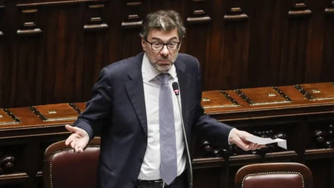 Manovra 2025, Giorgetti presenta le misure: dal bonus bebè alla casa al fisco e canone Rai, ecco cosa cambia e cosa no