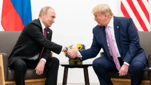 Ucraina, Trump parla al telefono con Putin per la pace e dice: “Vuole che la gente smetta di morire”. Ecco cosa sappiamo