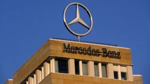 Mercedes-Benz affronta calo profitti e previsioni negative per il 2025, ma punta su riduzione costi e nuovi modelli