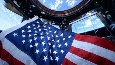 Elezioni Usa: si vota anche dallo spazio. Gli astronauti “alle urne” per le presidenziali tra Harris e Trump