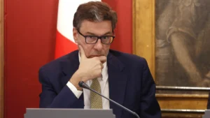 Giorgetti su Mps-Mediobanca: “Operazione nell’interesse dell’economia italiana, lo Stato non deve fare il banchiere”