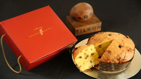 Lo storico panettone del maestro Gualtiero Marchesi proposto per il natale 2024 in edizione limitata e numerata