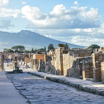 Pompei a numero chiuso: 20 mila ingressi giornalieri e biglietti nominativi per contrastare l’overtourism