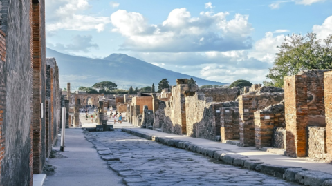 Pompei a numero chiuso: 20 mila ingressi giornalieri e biglietti nominativi per contrastare l’overtourism