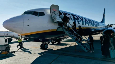 Ryanair rimborsa oltre 1,5 milioni di euro ai consumatori per i costi extra del check-in: Antitrust chiude l’indagine