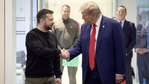 Ucraina, Zelensky dopo la telefonata con Trump: “Possibile raggiungere la pace quest’anno”