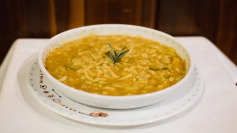 La ricetta della Pasta e Ceci dello chef Fabrizio Gargioli di Armando al Pantheon, trionfo della cucina tradizionale romana