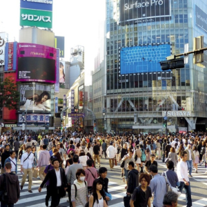 Tokyo introduce la settimana lavorativa di quattro giorni per combattere la crisi demografica