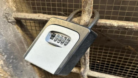 Affitti brevi, il Viminale blocca le keybox: addio al check-in fai da te, ecco cosa devono fare gli ospiti