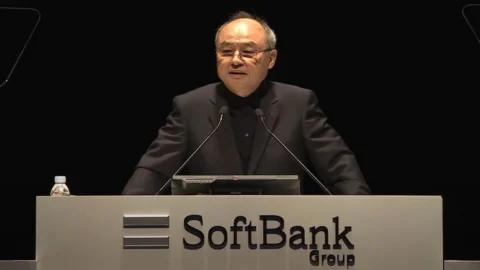 Intelligenza artificiale, SoftBank pronta ad investire fino a 25 miliardi di dollari in OpenAi