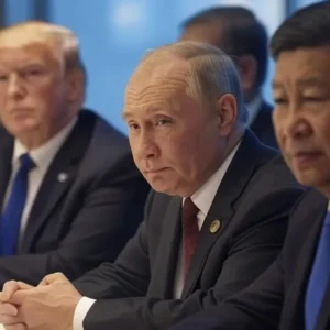 Trump vuole Putin di nuovo nel G7 e accelera con la Russia sulla pace in Ucraina: ira di Zelensky e porte chiuse all’Europa