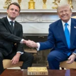 Macron corregge Trump sugli aiuti all’Ucraina: “Abbiamo pagato, vogliamo che Mosca risarcisca con i suoi beni congelati”