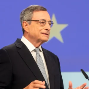 Draghi scuote l’Europa: “Ue deve agire come unico Stato. Risposta rapida e su vasta scala”