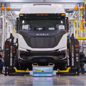 Nikola, la “Tesla dei camion” va in bancarotta. Crolla un’altra startup elettrica, titolo in picchiata