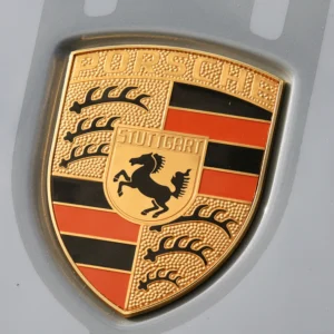 Porsche, terremoto ai vertici: via cfo e direttore vendite. Pesano difficoltà dell’elettrico e flessione del mercato