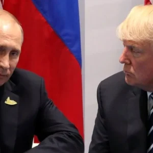 Trump: “Credo a Putin, è più difficile trattare con l’Ucraina”, ma poi minaccia sanzioni su Mosca