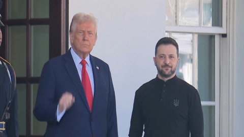 Trump-Zelensky, rottura alla Casa Bianca. Il presidente Usa minaccia: “State giocando alla Terza guerra mondiale”