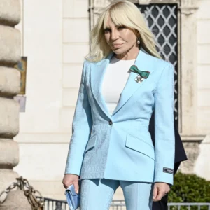 Donatella Versace lascia la direzione creativa della maison: “Brand nel mio dna e nel mio cuore”. Al suo posto Dario Vitale