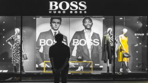 Hugo Boss: utili in calo nel 2024, prospettive prudenti per il 2025. Il titolo perde terreno in Borsa