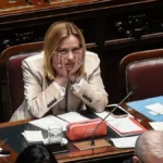 Ventotene, Meloni si vanta di aver spiazzato l’opposizione ma la premier deve dividere o unire il Paese?