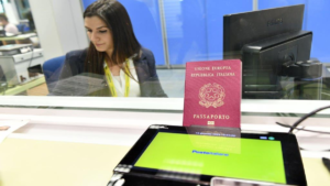 Passaporto alle Poste: il servizio si espande a Milano, Napoli e Bergamo