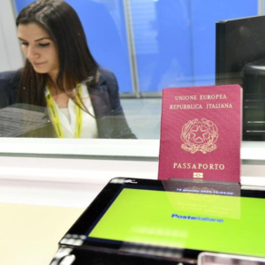 Passaporto alle Poste: il servizio si espande a Milano, Napoli e Bergamo