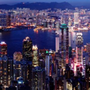 Asia: frenano i titoli cinesi a Hong Kong, bene Shanghai