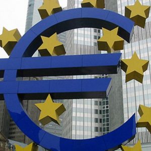 Bce: calano prestiti a imprese e famiglie, -0,9% a gennaio