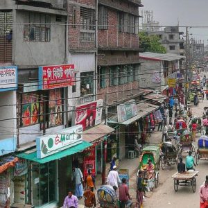Un produttore di telefoni di Dhaka ha deciso di riconvertirsi ai computer e ai profitti. Ce la farà?