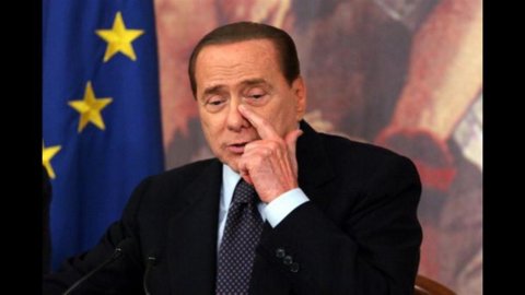 Berlusconi medita il rilancio della salva-Fininvest in Parlamento e attacca Tremonti: “Lo sapeva”