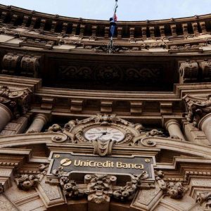 Unicredit cede rischio su portafoglio prestiti da 910 milioni