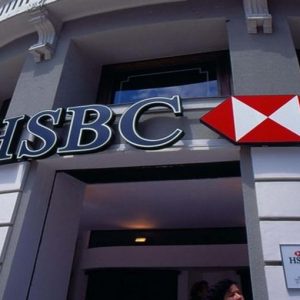 Borsa: bene Ferragamo e Luxottica, promosse da Hsbc