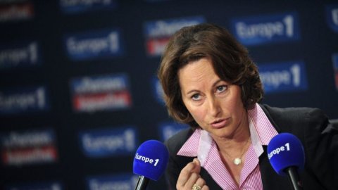 Francia, Ségolène Royal replica alle accuse della rivale Valérie Trierweiler: “Sono mortificata”