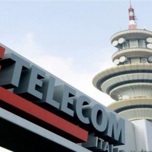 Telecom Risp +5% in apertura, ordinarie -2,4%