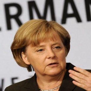 Merkel: cambiare i trattati Ue e sanzionare chi viola patto stabilità