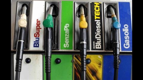 Benzina, confermato lo sciopero dei distributori per il 4 e il 5 agosto, salta lo stop del 3