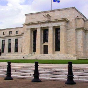 La Fed alzerà i tassi a dicembre. Bot sotto zero e oggi il debutto del nuovo Btp 5