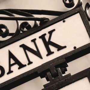 Banche, i tassi bassi obbligano a cambiare modello di business con più pagamenti elettronici