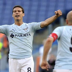 Calcio, la Juve non gioca ma Inter e Milan non ne approfittano: rossoneri ko a Roma con la Lazio