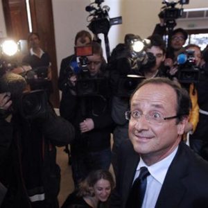 L’Economist, assist a Sarkozy: Hollande è pericoloso per l’Europa