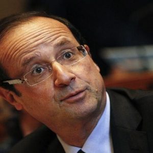 Hollande: non è Fitch a decidere la politica