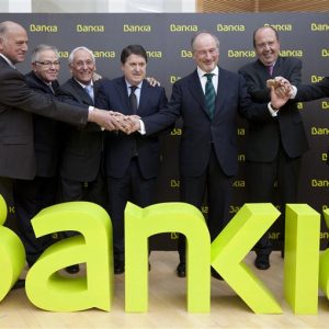 Spagna, Bankia: servono altri 15 miliardi, stop al titolo in Borsa