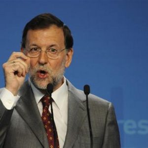 Fitch declassa la Spagna di tre gradini a BBB