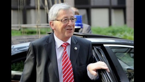 Juncker contro la Merkel: “Possibile dilazione scadenze prestiti Grecia”